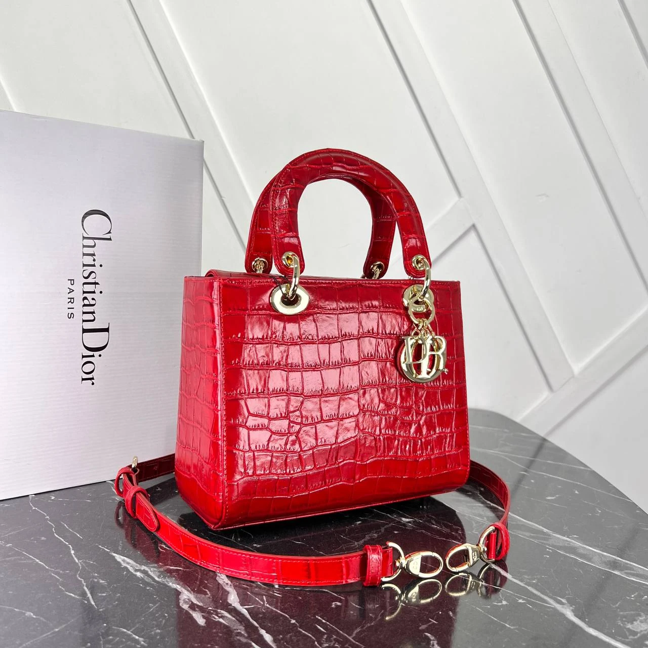 Crocodile Medium Lady Dior Bag  - Red的图片