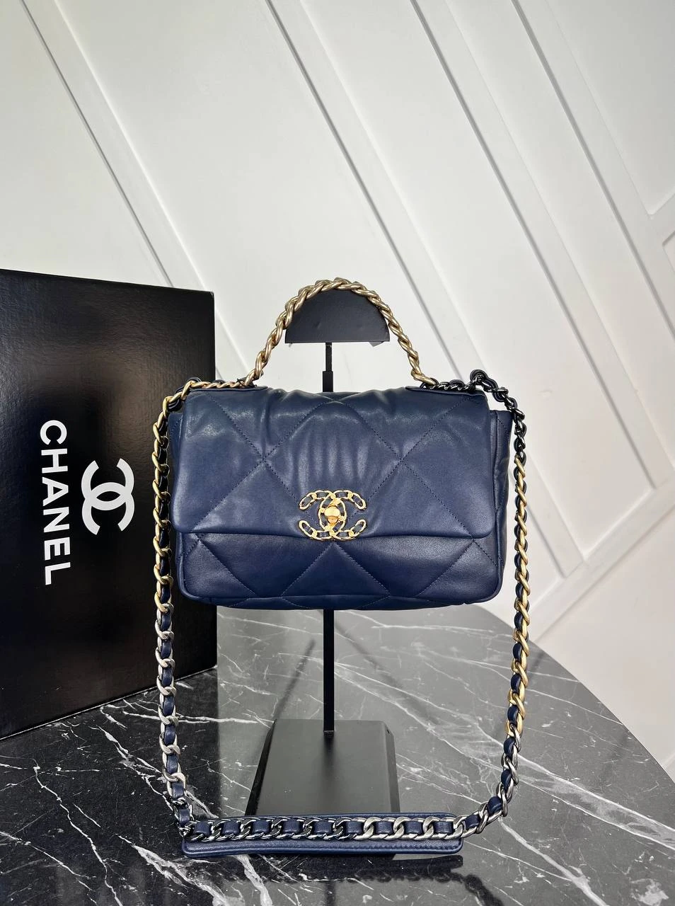 19 Genuine Leather Flap Bag  - Navy Blue的图片