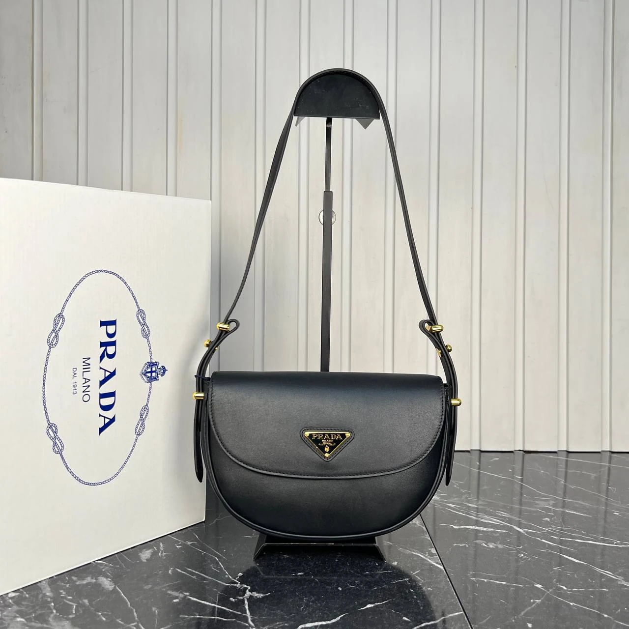 Arque Leather Shoulder Bag - Black的图片