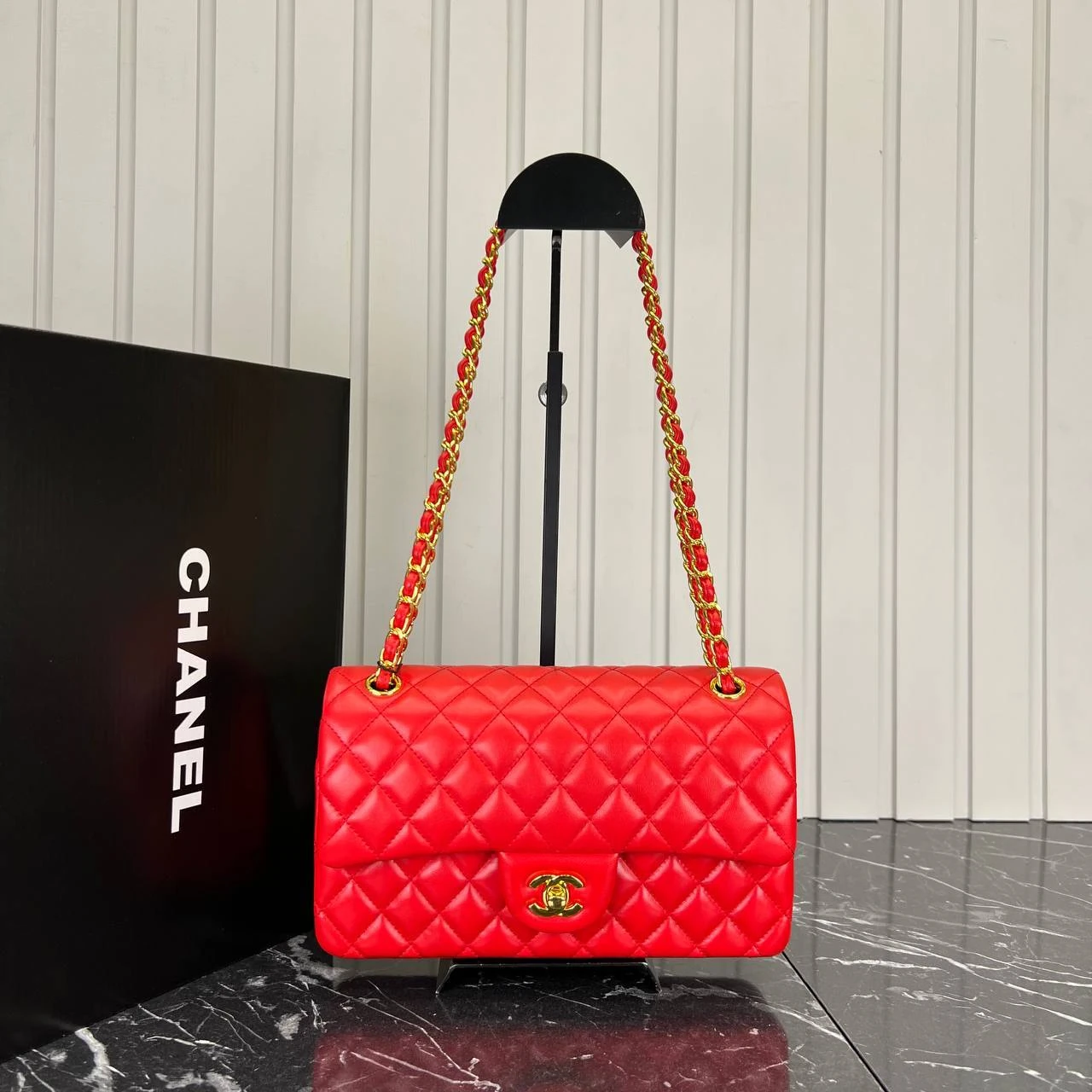 2.55 Cappitone Classic Flap Bag  - Red的图片