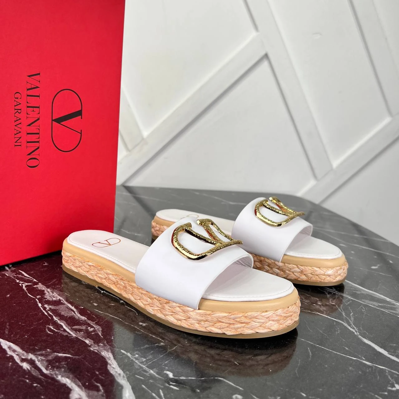 Women Slippers的图片