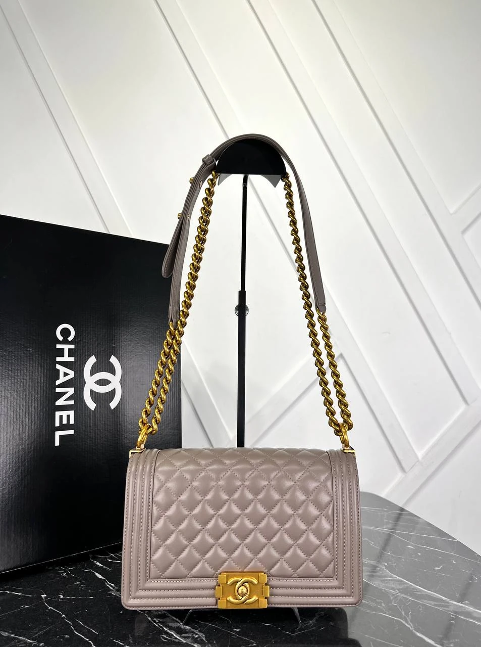 Black Quilted New Medium Bag - Gray & Gold的图片