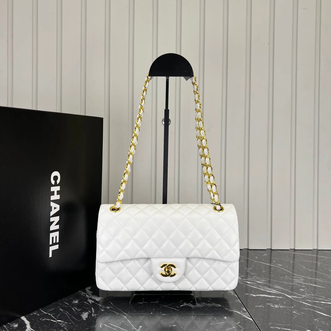 2.55 Cappitone Classic Flap Bag  - White的图片