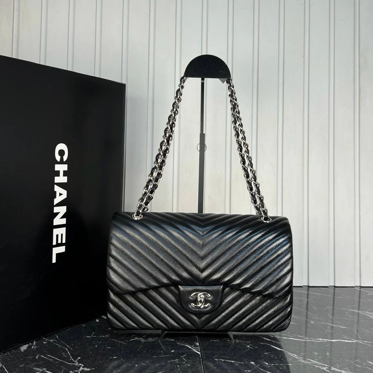 Picture of 3.55 Classic Chevron Double Flap Bag - Caviar Leather - Silver Hardware
