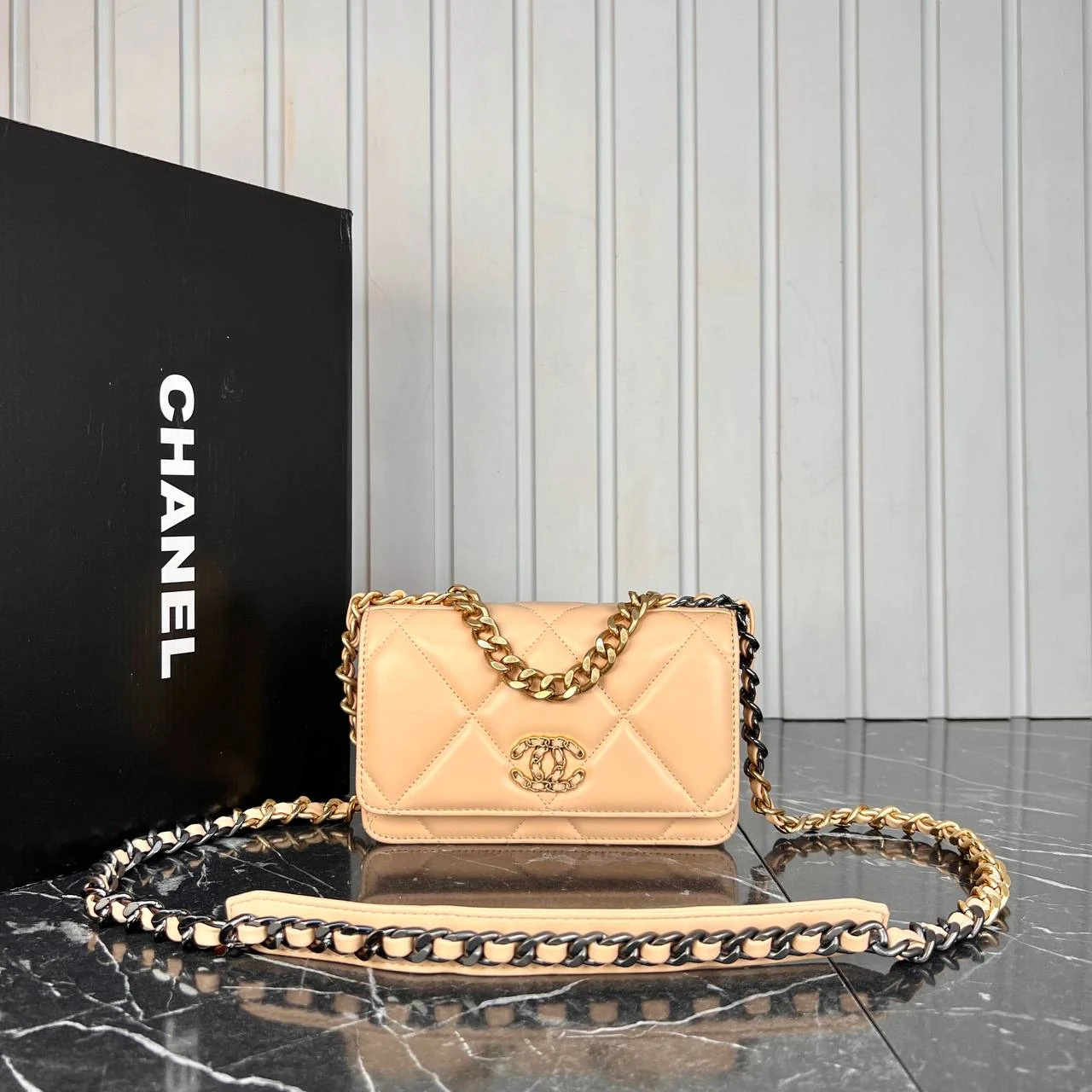 19 WOC Leather Bag - Beige的图片