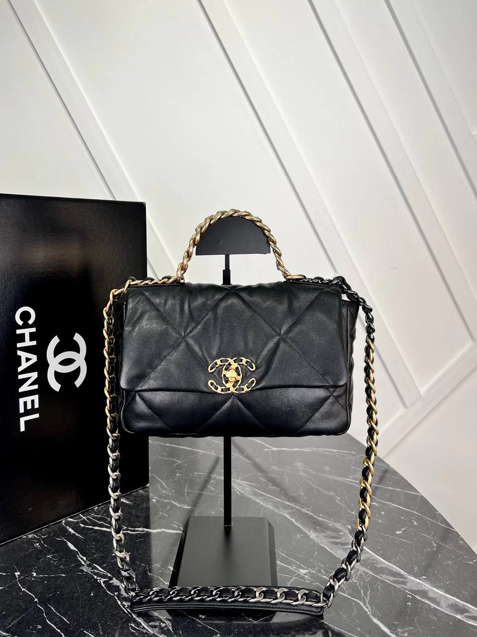 19 Genuine Leather Flap Bag  - Black的图片