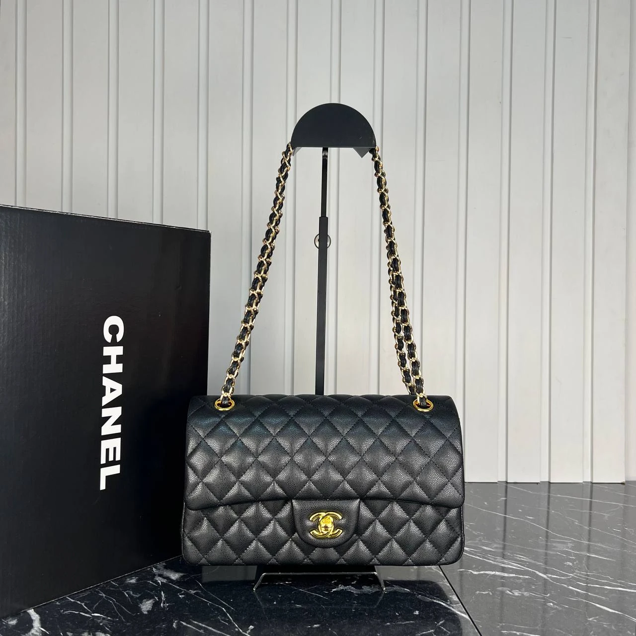 2.55 Cappitone Classic Flap Bag  - Caviar Leather - Gold Hardware的图片