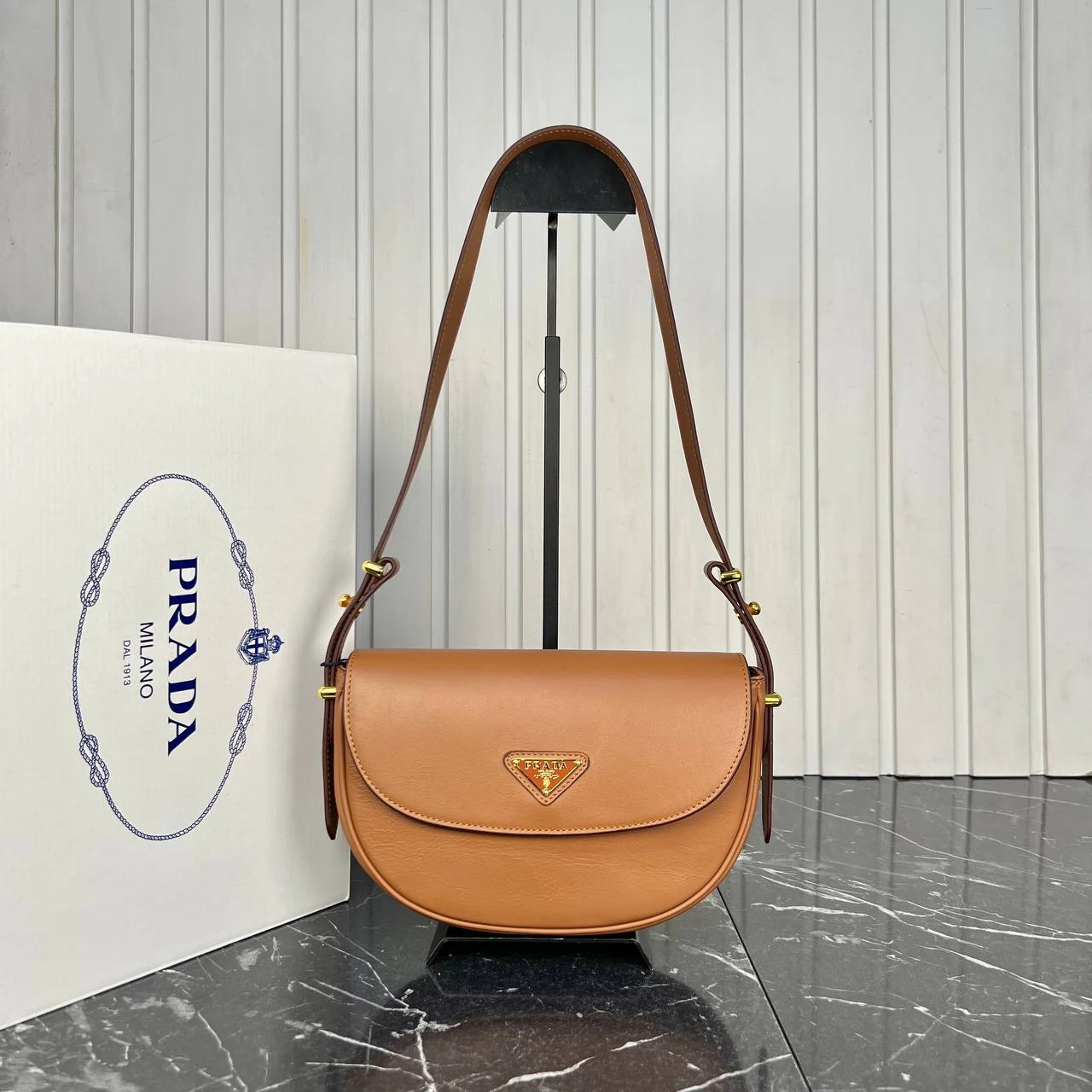 Arque Leather Shoulder Bag - Brown的图片