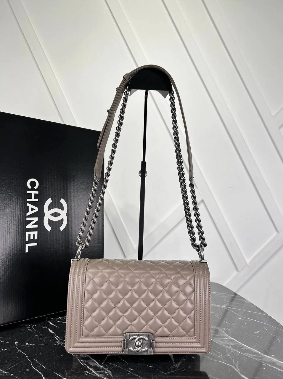 Black Quilted New Medium Bag - Gray & Silver的图片