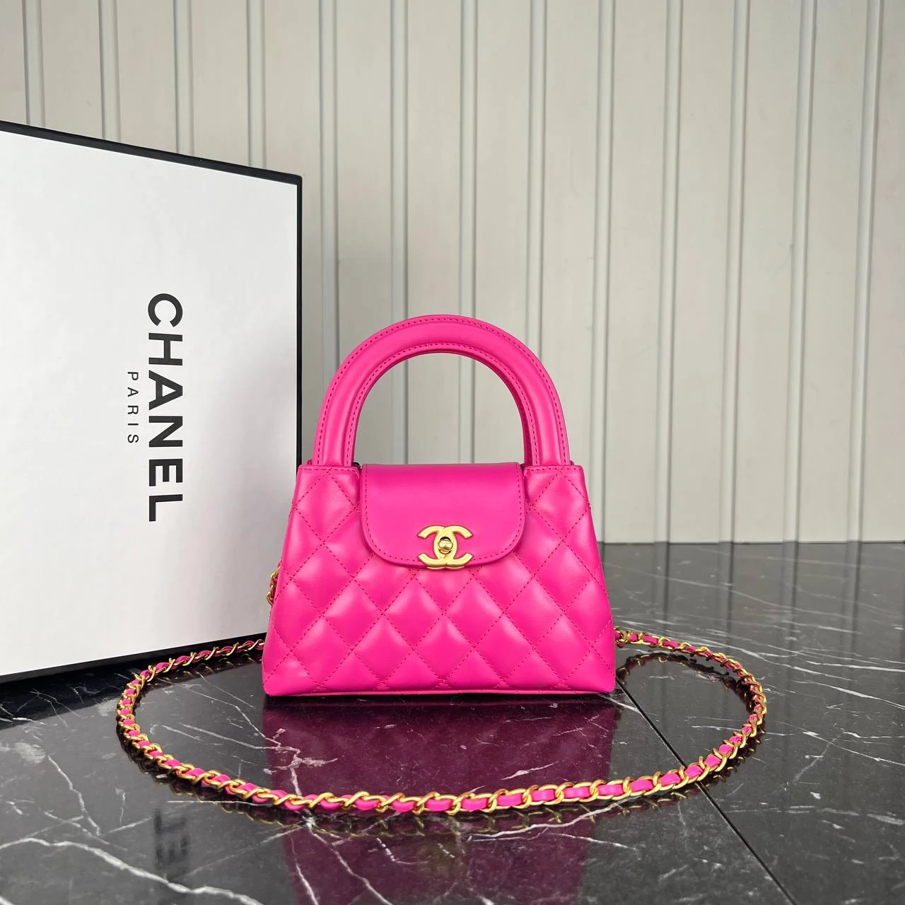 Shiny Aged Crumpled Gold-Tone Metal Bag - Pink的图片