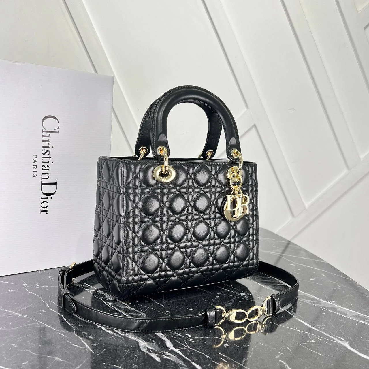 Medium Lady Bag  - Gold Hardware的图片