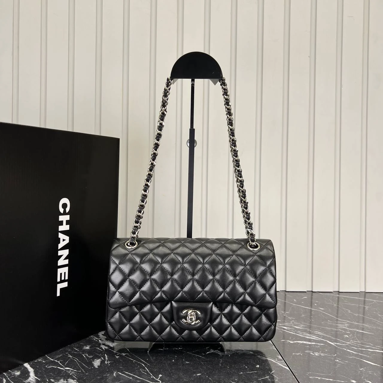 2.55 Cappitone Classic Flap Bag  - Silver Hardware的图片