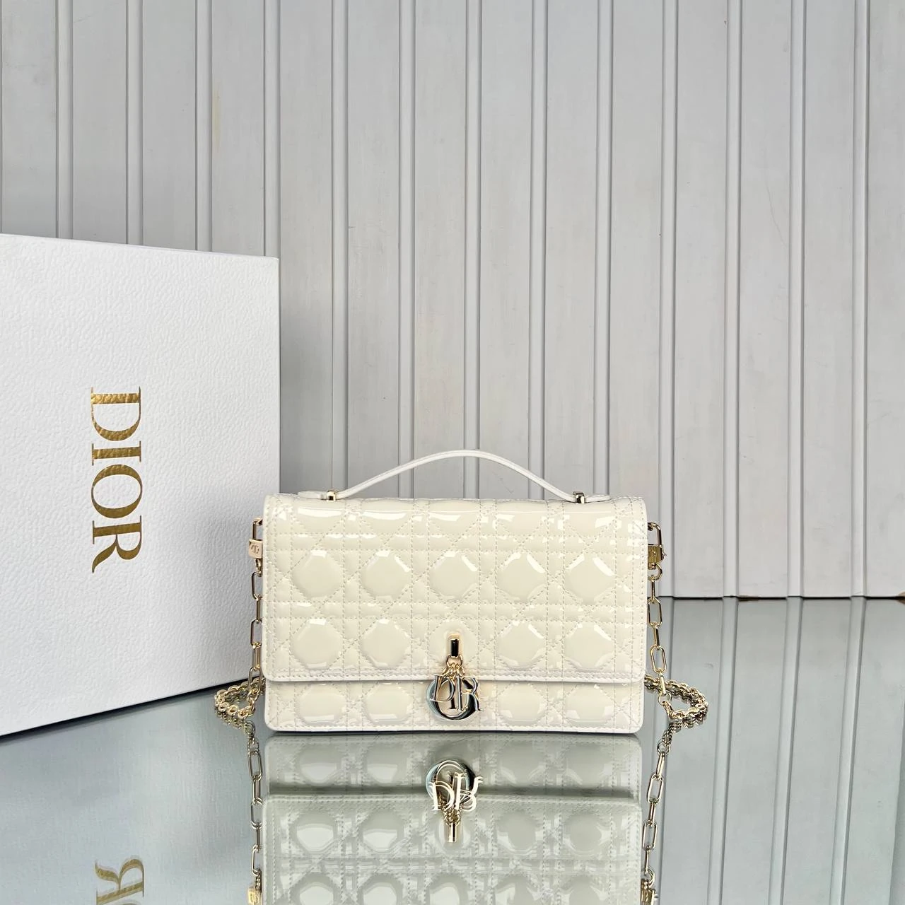 Caro Bag in Patent Leather - White的图片