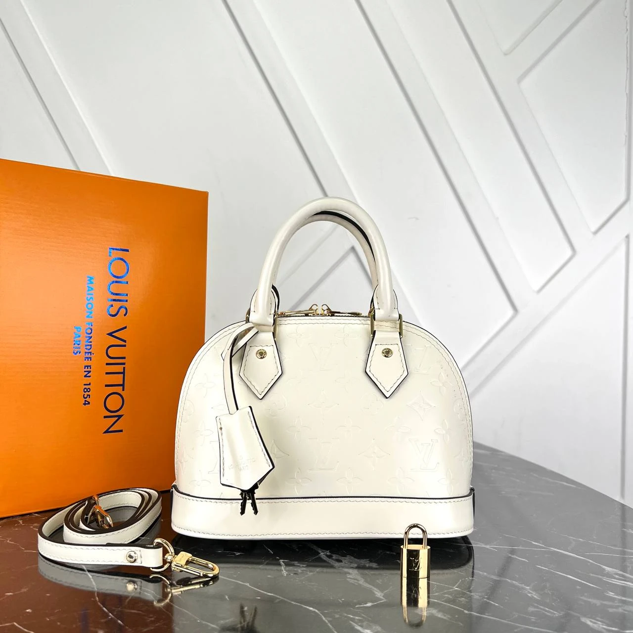 Alma BB Monongram Bag - White的图片