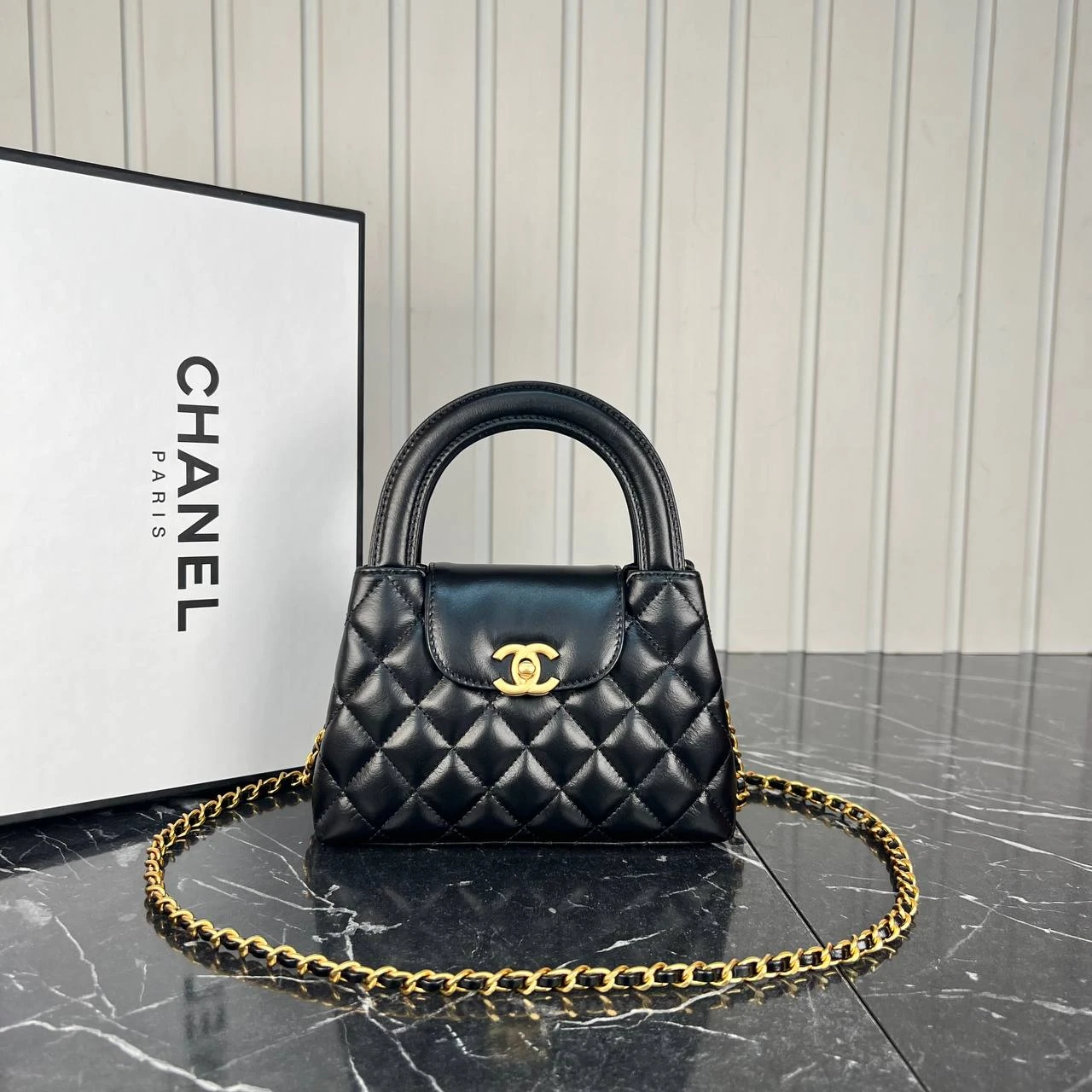 Shiny Aged Crumpled Gold-Tone Metal Bag - Black的图片