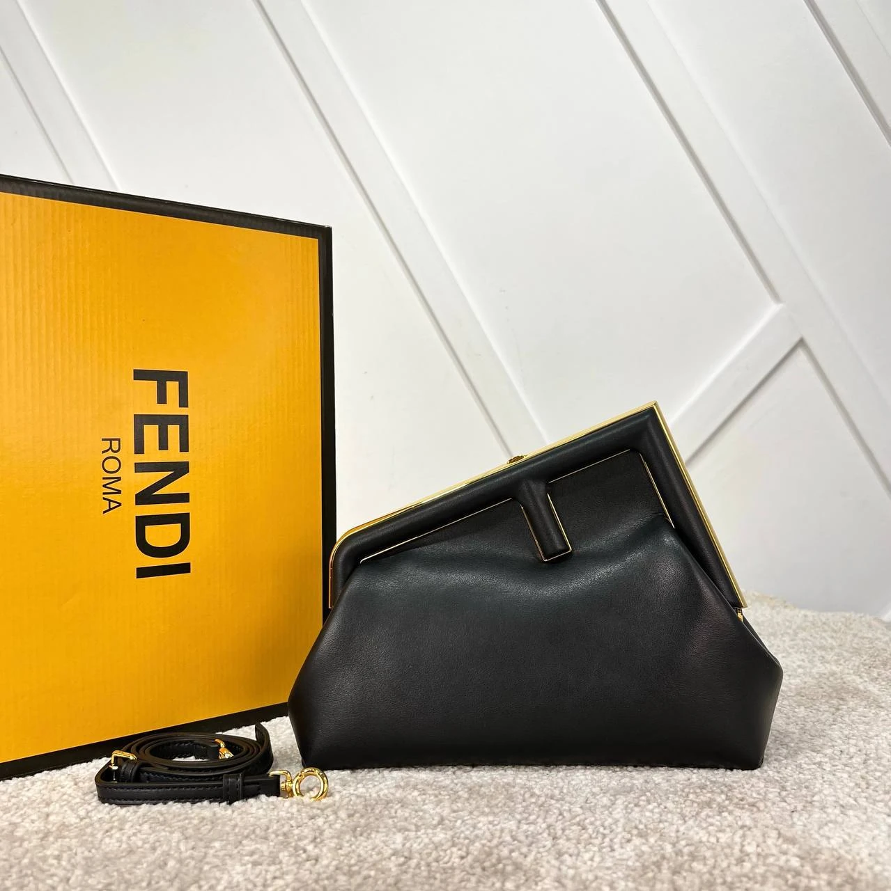 First Small Black Leather Bag的图片