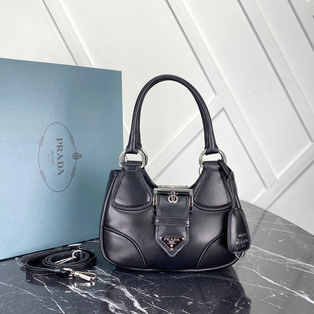 Re-Edition 2002 Moon Bag的图片